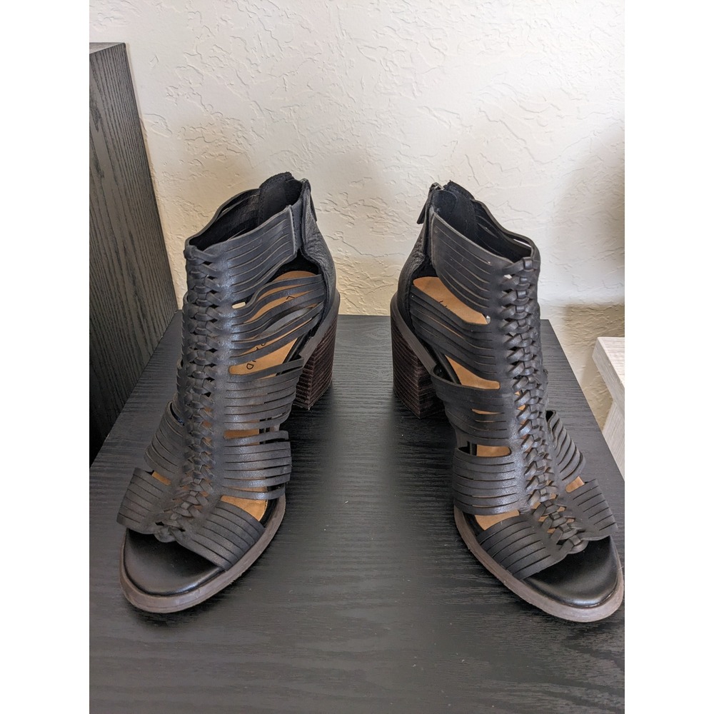 Lucky Brand Darvie Black Leather Strappy Block Heel Sandals - Size 8